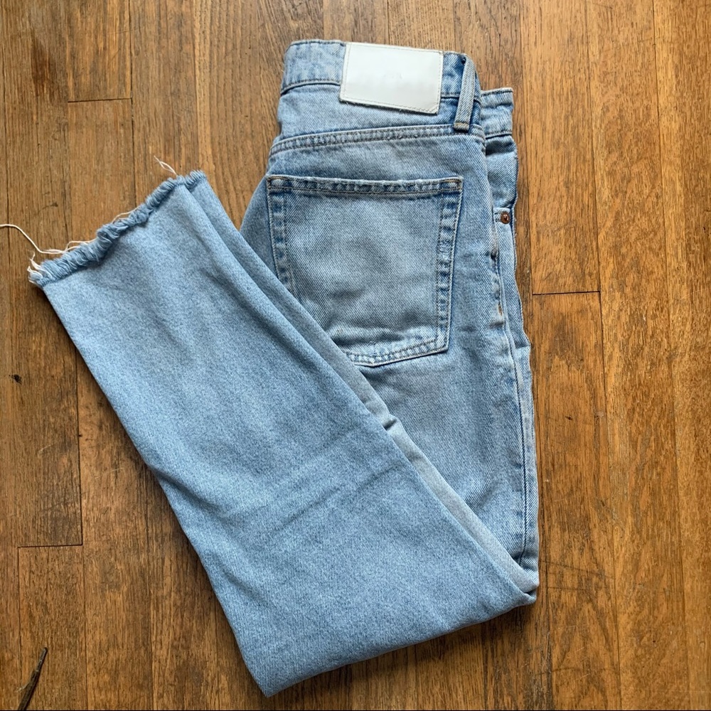 SOLD - Zara high-waisted jeans